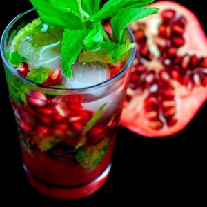 healthy pomegranate mojito